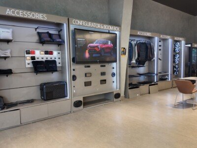 default Dehradun Mahindra Showroom Outlet